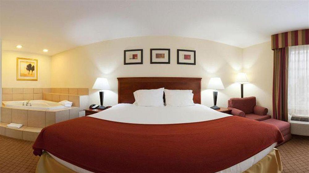 Holiday Inn Express St. Petersburg North / I-275 By Ihg Esterno foto