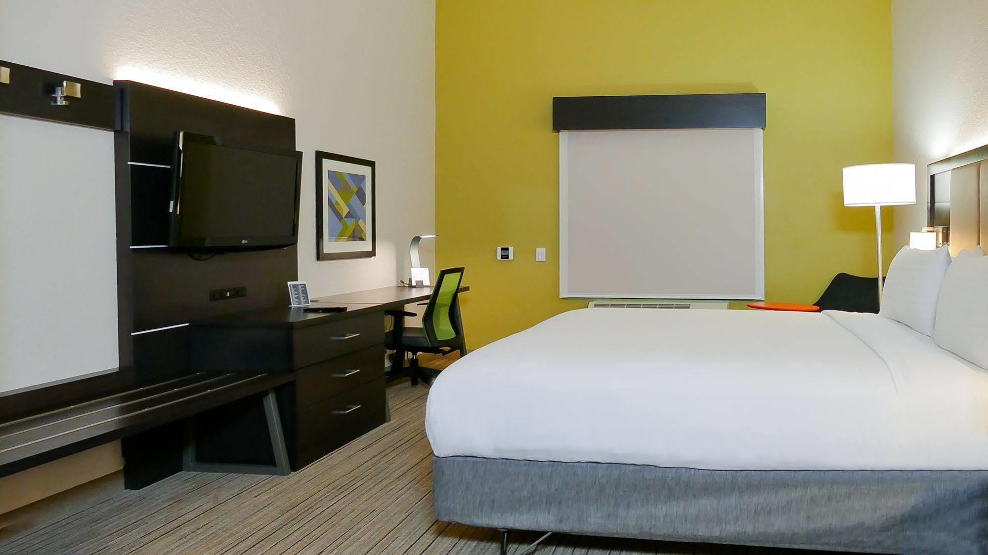 Holiday Inn Express St. Petersburg North / I-275 By Ihg Esterno foto
